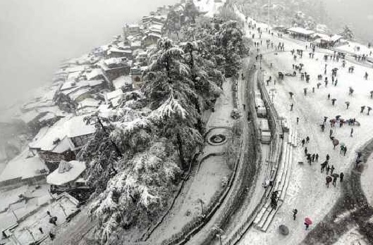 Parts of north India record above normal minimum temps; snowfall likely in J-K, HP, U'khand on Monday