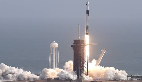 SpaceX launches, destroys rocket in astronaut escape test