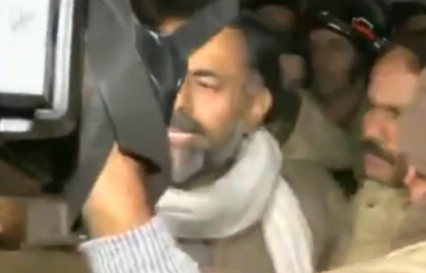 Yogendra Yadav manhandled outside JNU