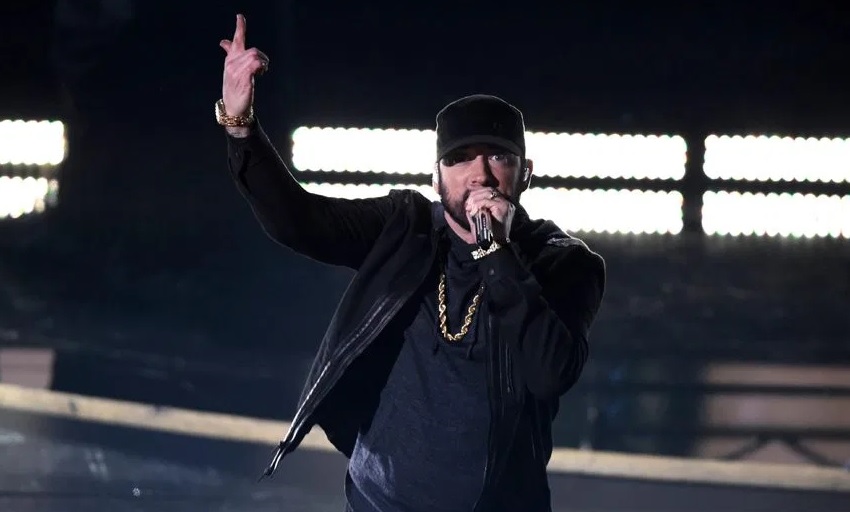 Eminem receives standing ovation at surprise Oscar performance