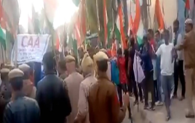 Group of men raises objectionable slogans near Jamia