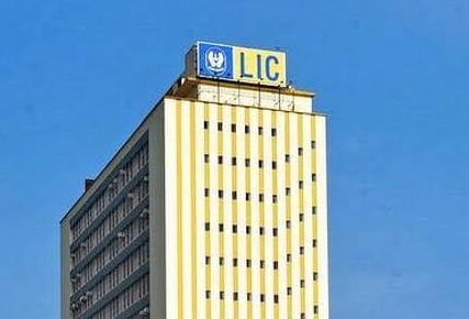 LIC to be listed: Sitharaman