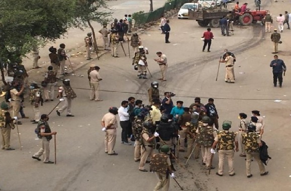 Police vacate protesters at Shaheen Bagh amid coronavirus outbreak