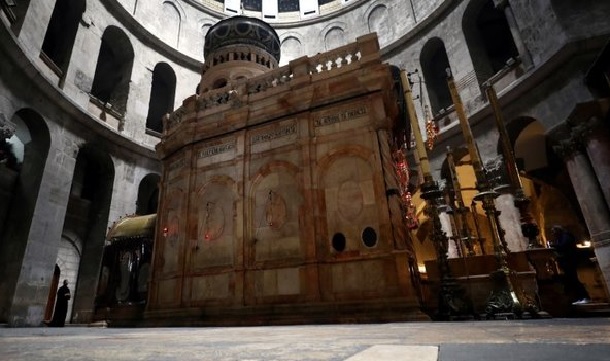 Muted Easter Sunday at Jerusalem's Church of Holy Sepulchre