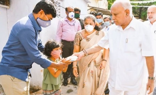 Karnataka CM distributes free milk to the urban poor