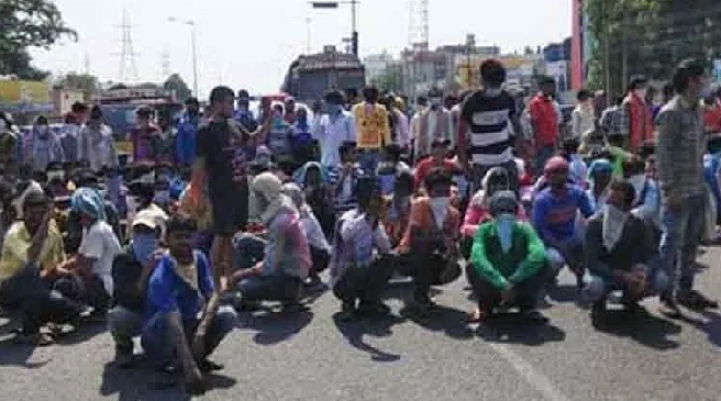 Migrant workers stage protests in two towns in Telangana