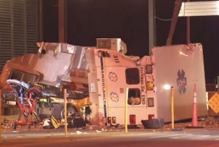 4 injured when ambulance crashes into Oklahoma toll booth