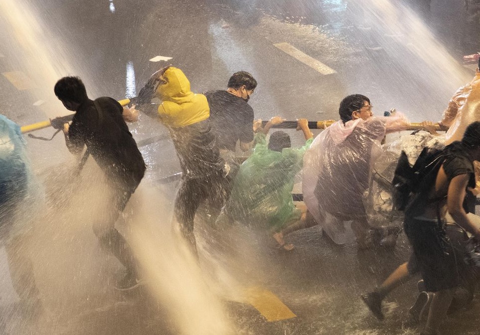 Thai police crack down on protesters; PM refuses to resign