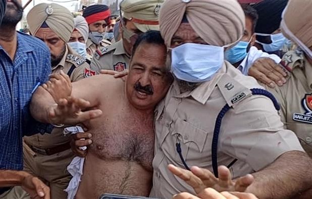 BJP MLA Arun Narang thrashed, clothes torn by protesting farmers in Punjab