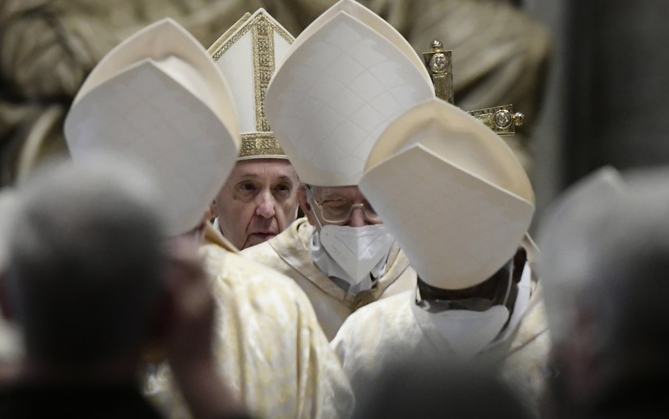 Singing hymns through masks, Christians mark pandemic Easter